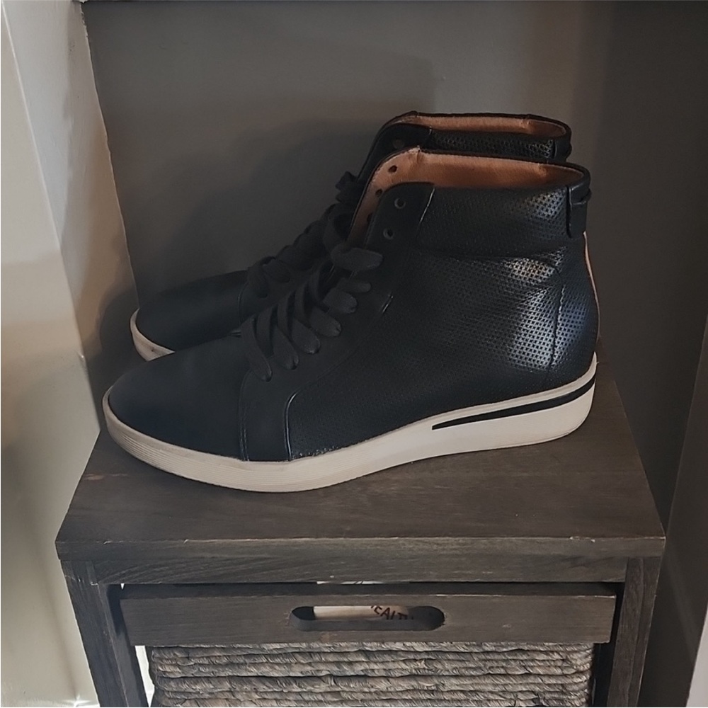 Gentle Souls Kenneth Cole Black High-Top Sneakers lk NEW worn 2 times super soft
